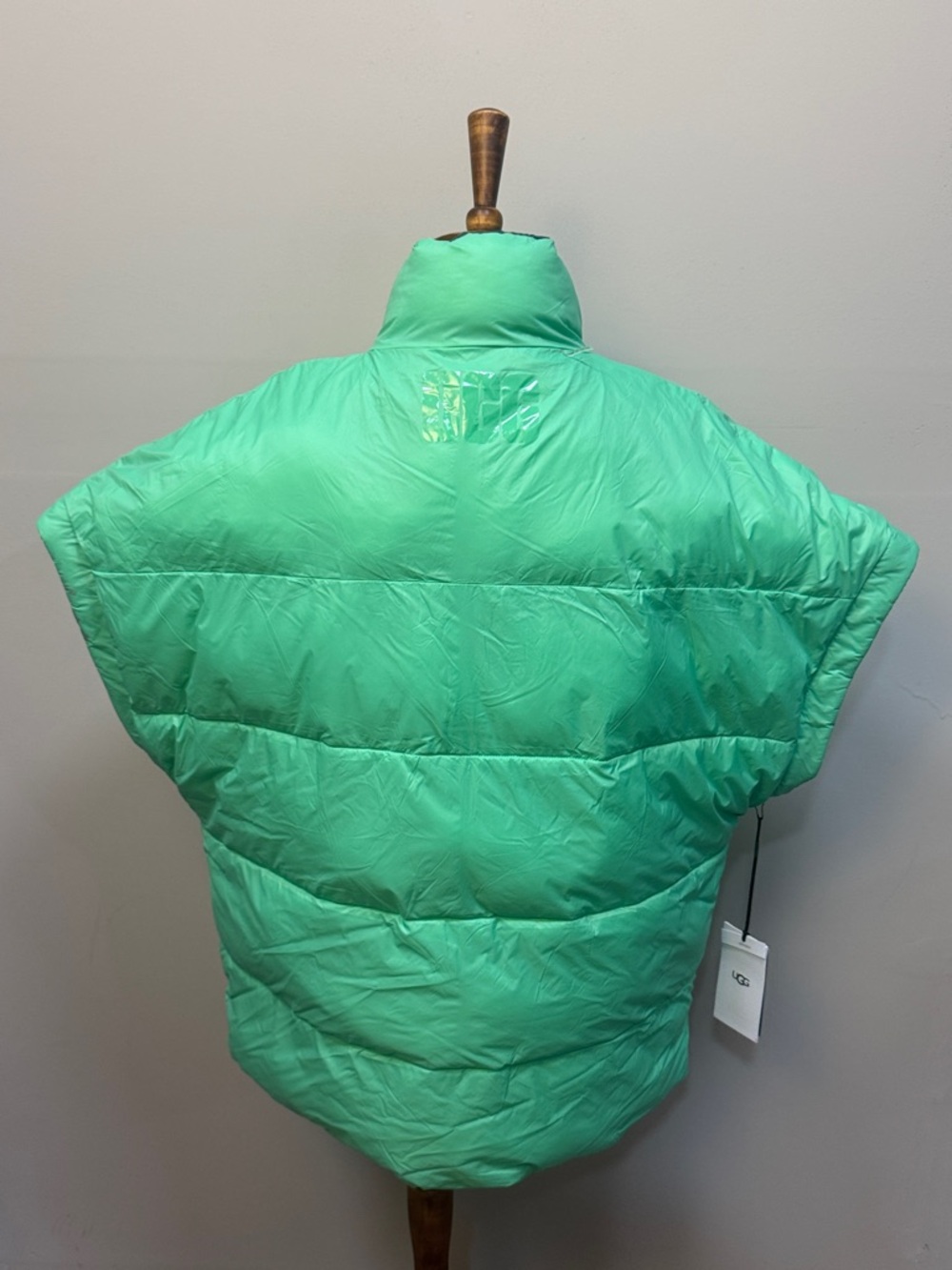 NWT UGG Sydnee reversible puffer vest women’s sz M, as is - Picture 8 of 15